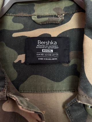 Chaqueta Camuflaje Bershka Talla XS