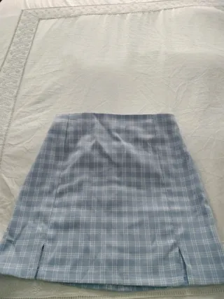 Falda corta de cuadros azul