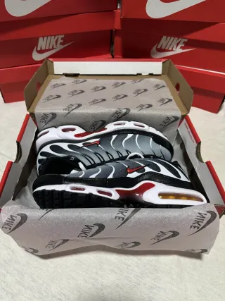 Zapatillas Nike Air Max grises y blancas