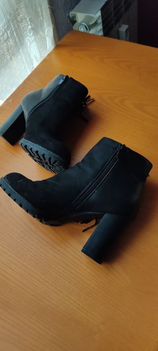 Botines negros tacón