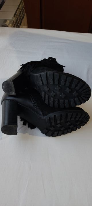 Botines negros tacón