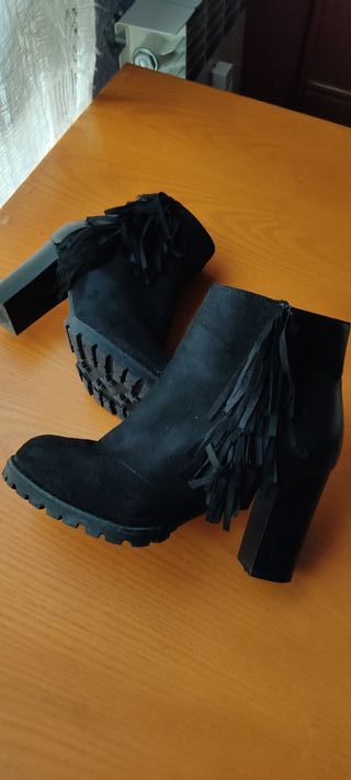 Botines negros tacón