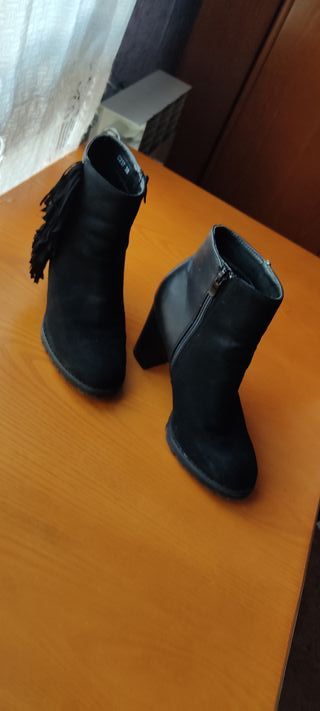 Botines negros tacón