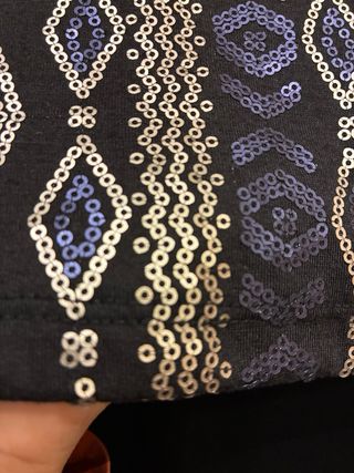 Vestido negro con lentejuelas y algodón