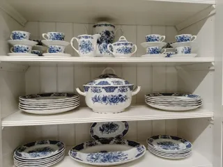 Vajilla cerámica azul y blanca