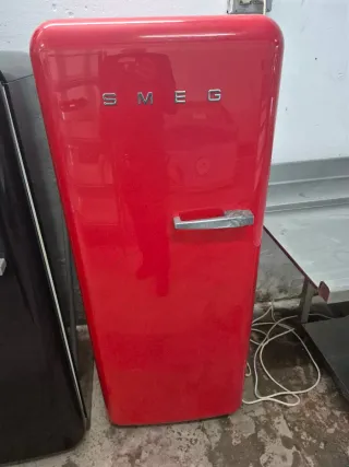 Congelador Smeg Rojo