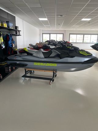 Moto de agua SeaDoo RXT 325 2026