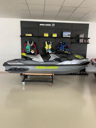 Moto de agua SeaDoo RXT 325 2026