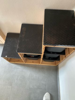 Escalera y cajonera Ikea madera y goma