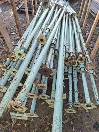 Puntales metálicos para construcción