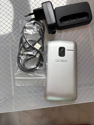 Móvil Alcatel con base de carga