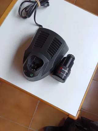 CARGADOR WURTH Y BATERÍA WURTH
