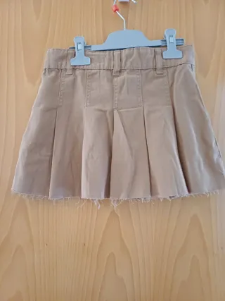 Falda marrón con tablas