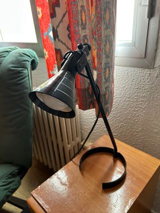 Lámpara de escritorio negra