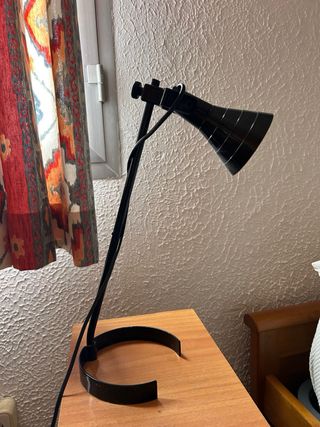 Lámpara de escritorio negra