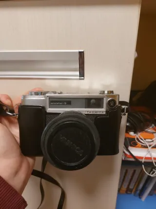 Cámara Yashica Minister-D Plata/Negra