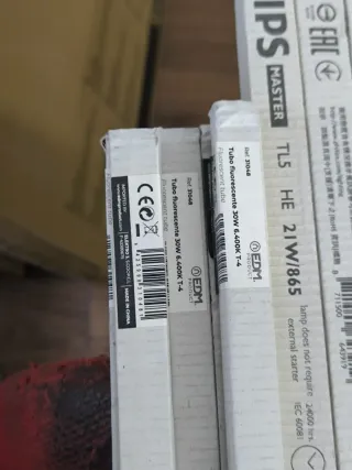 14 uds. Tubos fluorescentes Philips T5 y T4