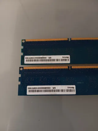2x SK hynix 4GB DDR3 RAM PC3-12800