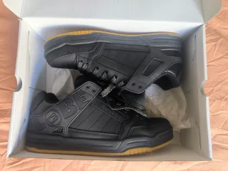 Zapatillas Globe Negras NUEVAS