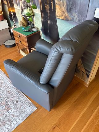 Sillón eléctrico de piel gris