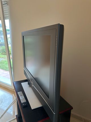 Televisión Loewe Negra y Plateada