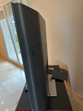 Televisión Loewe Negra y Plateada