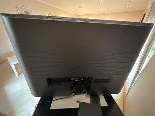 Televisión Loewe Negra y Plateada