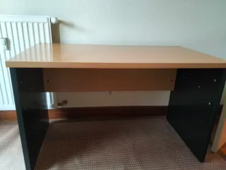 Mesa de escritorio de madera