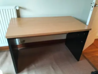 Mesa de escritorio de madera