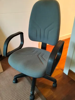 Mesa de escritorio de madera