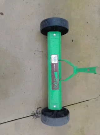 Escariador manual para césped