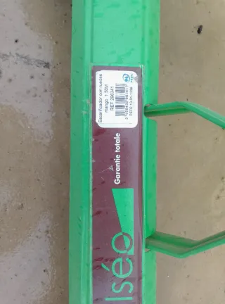 Escariador manual para césped