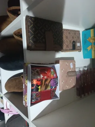 Carteras mujer patchwork y estampado cada una 5€