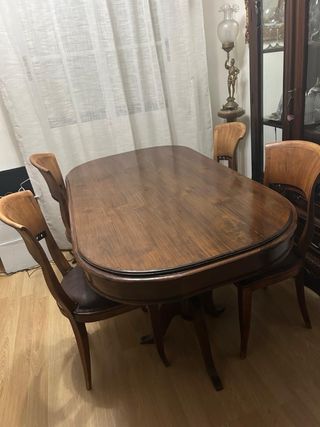 Mesa comedor y 4 sillas madera y cuero