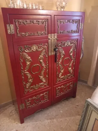 Mueble madera maciza oriental rojo y dorado