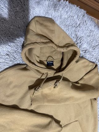 Sudadera beige con capucha