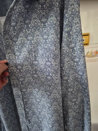 Camisa Y.TWO azul y blanca estampada