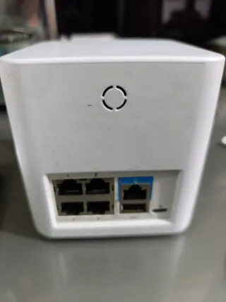 AmpliFi Home Wireless Mesh router and mesh point