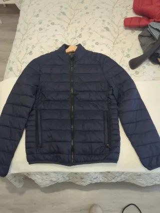 Cortavientos hombre azul