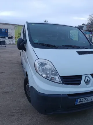 Furgoneta Renault trafic.