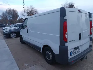 Furgoneta Renault trafic.