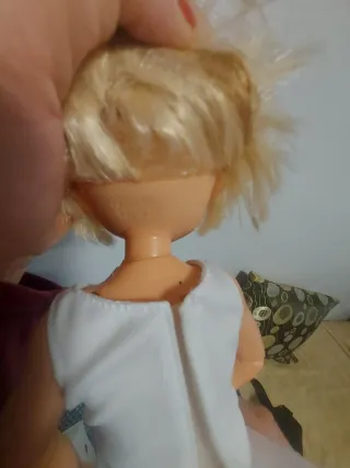 Muñeca rubia con patines