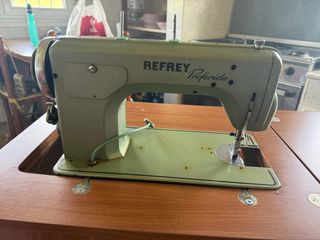 Máquina de coser Refrey Preferida