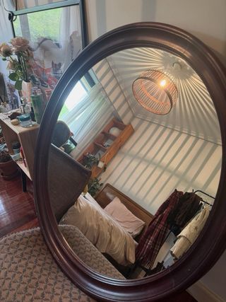 Espejo de pared redondo en madera de roble