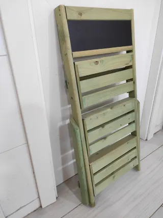 Estantería de madera para plantas