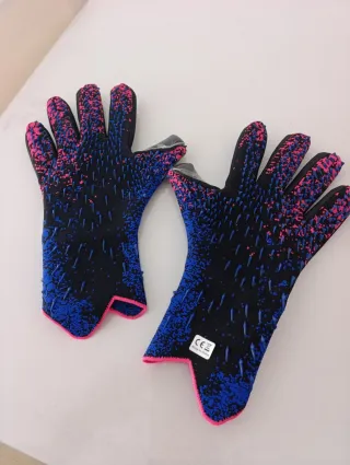 Guantes de portero negros y rosas