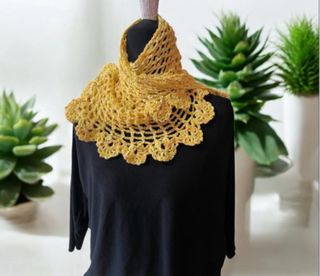 Sciarpina uncinetto giallo