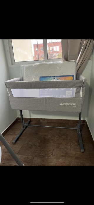 Mini cuna con colchón nuevo