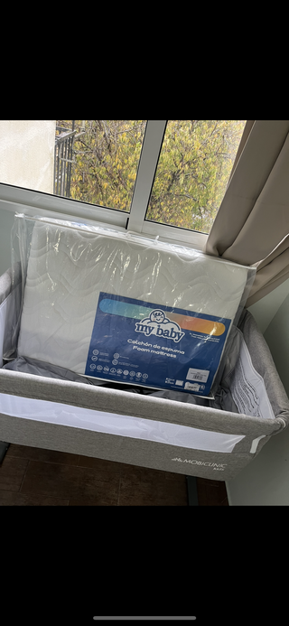 Mini cuna con colchón nuevo