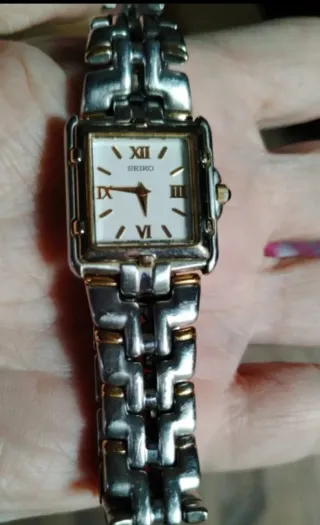Reloj Seiko Mujer Cadena Plateada y Dorada
